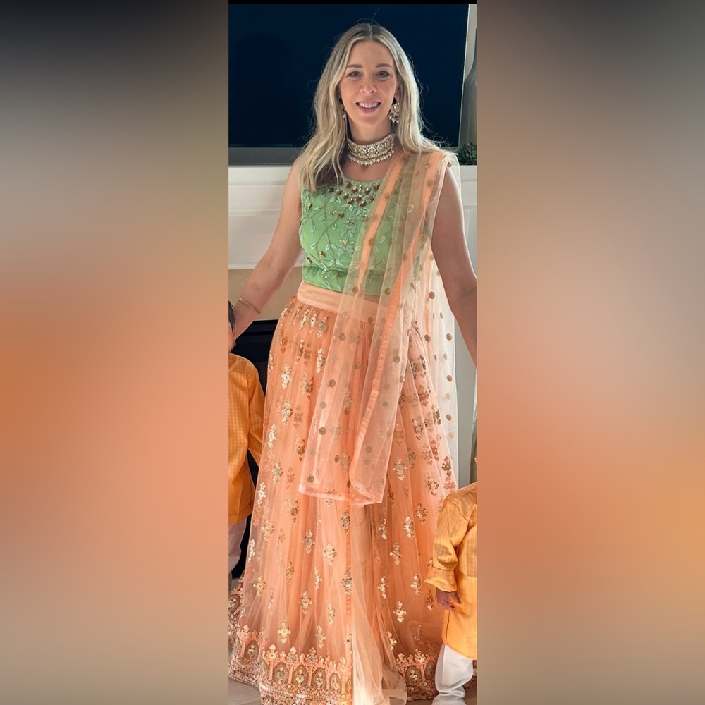 Stunning Peach and Green Indian LEHENGA choli 3-piece set. 🤩 size medium